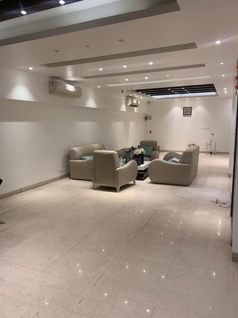 Living Room, new friends colony 4 Bedroom 500 Sq.Yd. Builder Floor In New Friends Colony Delhi 9239751