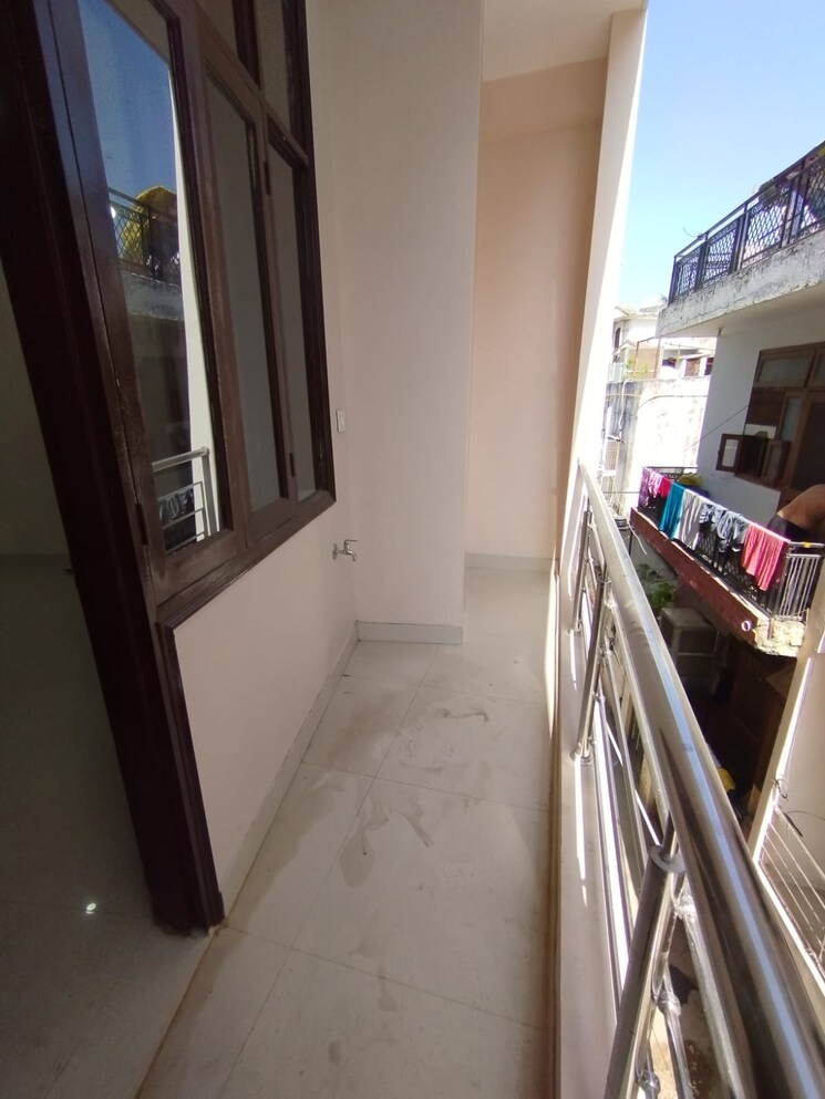 Balcony, chattarpur 1 Bedroom 500 Sq.Ft. Builder Floor In Chattarpur Delhi 9239861