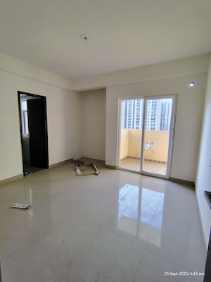 Room in 3 BHK Apartment at Sector 1 Greater Noida – for Sale