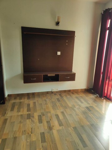 Room in 3 BHK Apartment at Vijay Ratan Vihar, Sector 15 – for Rent