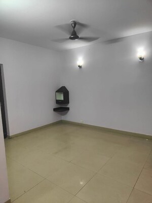 Room in 3 BHK Apartment at Vijay Ratan Vihar, Sector 15 – for Rent