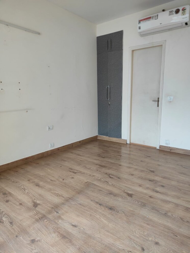 Room, dlf-new-town-heights-i 3.5 Bedroom 1930 Sq.Ft. Apartment In Sector 90 Gurgaon 9239894