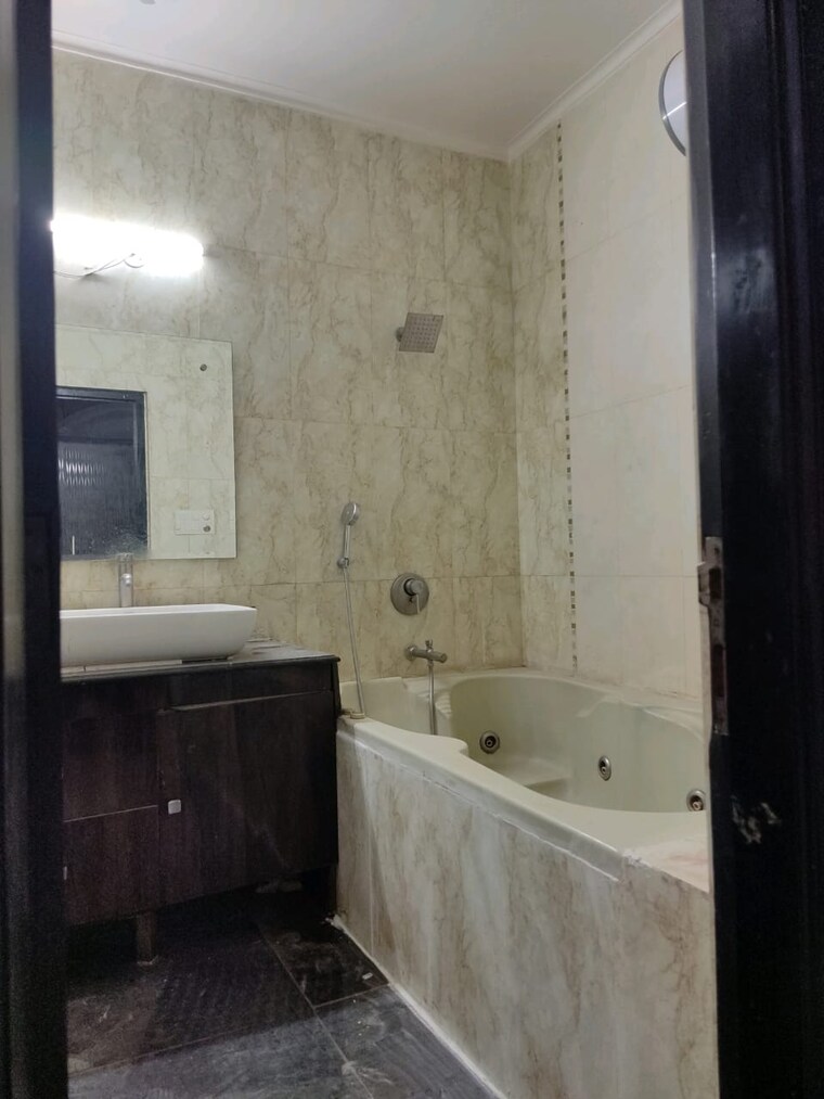 Bathroom, dron-apartment 3 Bedroom 1200 Sq.Ft. Apartment In Civil Lines Gurgaon 9239895