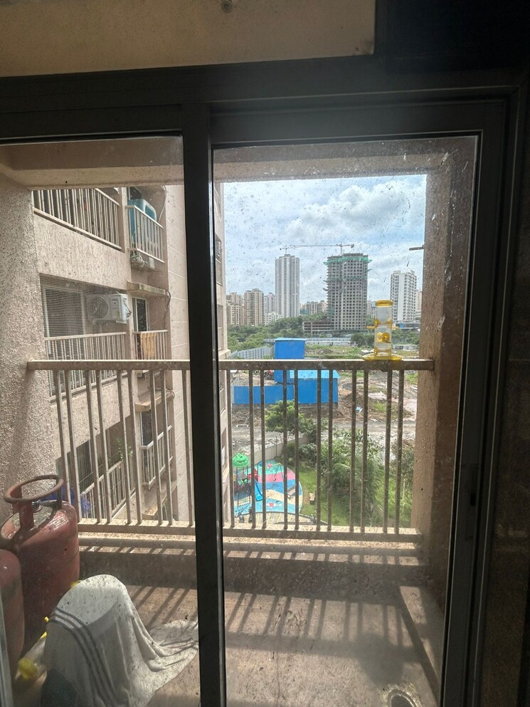 Room, sudarshan-sky-garden 1 Bedroom 520 Sq.Ft. Apartment In Ghodbunder Road Thane 9239904