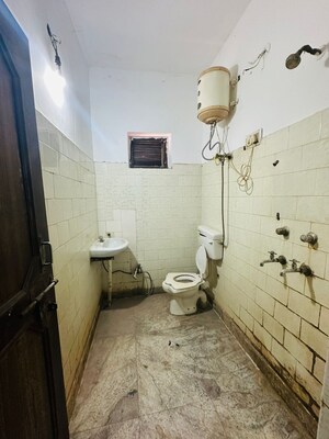 Bathroom in 1 BHK Builder Floor at Saket – for Rent