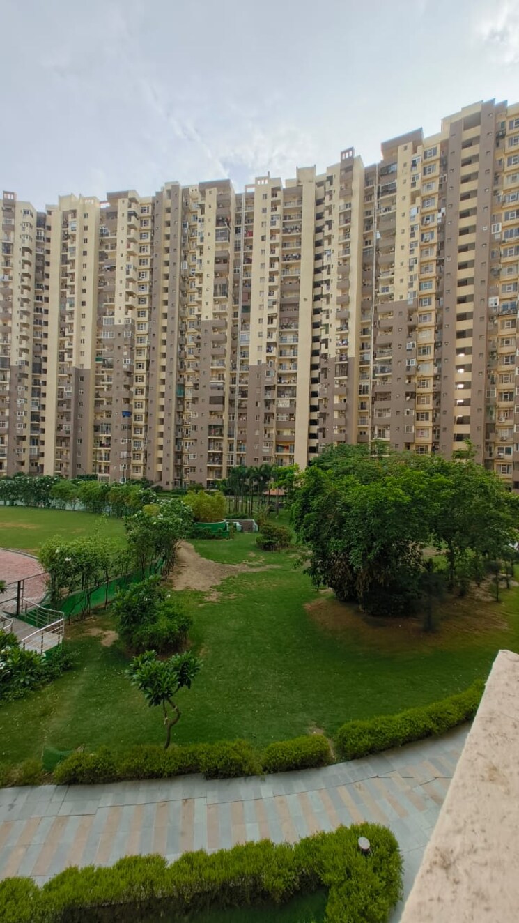 Garden, paramount-symphony 3 Bedroom 1425 Sq.Ft. Apartment In Sain Vihar Ghaziabad 9239870