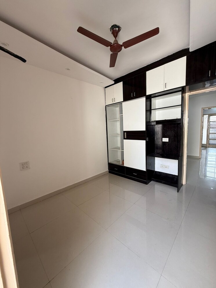 Room, dhakoli 3 Bedroom 1000 Sq.Ft. Builder Floor In Dhakoli Zirakpur 9239918