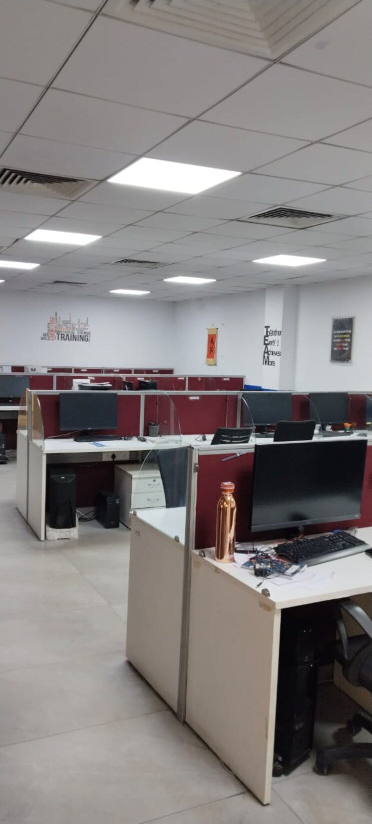 Team Area, sector 2 Commercial Office Space 750 Sq.Ft. In Sector 2 Noida 9239975