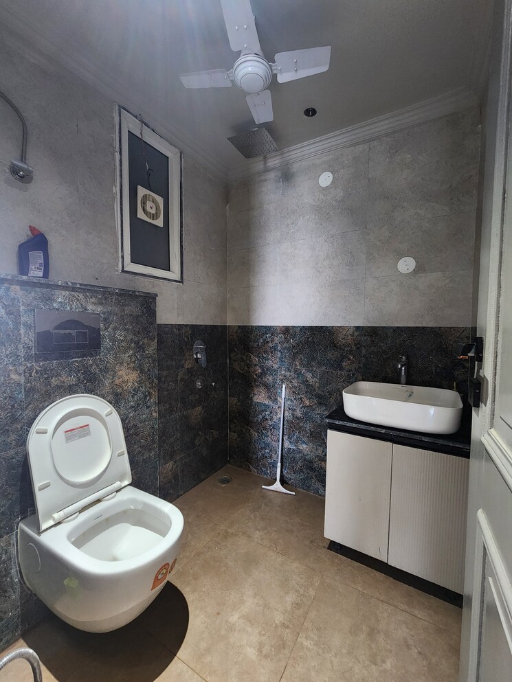 Attached Bathroom, chattarpur 1 Bedroom 500 Sq.Ft. Penthouse In Chattarpur Delhi 9240010
