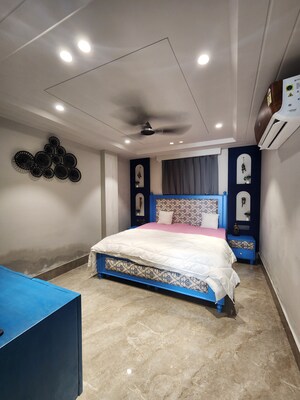 Room in 1 BHK Penthouse at Chattarpur – for Rent