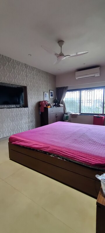 Bedroom in 4 BHK Apartment at Shubh Apartments, Worli – for Rent