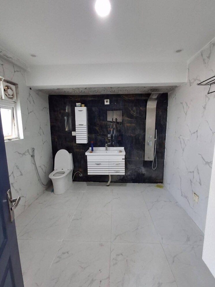 Bathroom, ip extension 3 Bedroom 1600 Sq.Ft. Apartment In Ip Extension Delhi 9240024