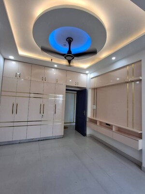 Room in 3 BHK Apartment at Ip Extension – for Rent