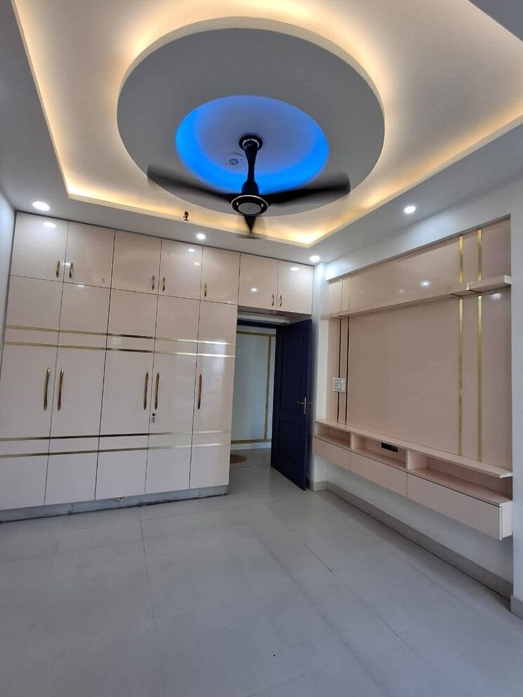 Room, ip extension 3 Bedroom 1600 Sq.Ft. Apartment In Ip Extension Delhi 9240024