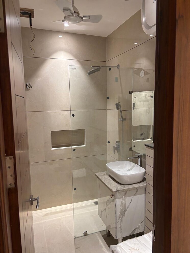 Bathroom, sector 11 3 Bedroom 1800 Sq.Ft. Builder Floor In Sector 11 Panchkula 9240016