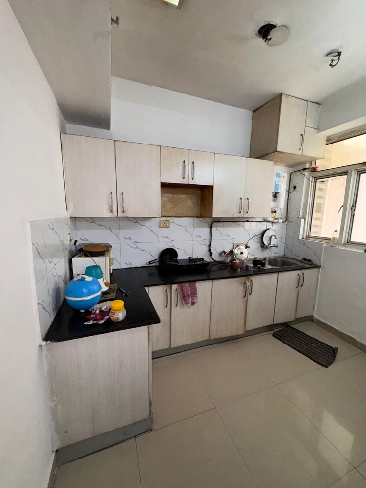 Kitchen, ip extension 3 Bedroom 1550 Sq.Ft. Apartment In Ip Extension Delhi 9240074