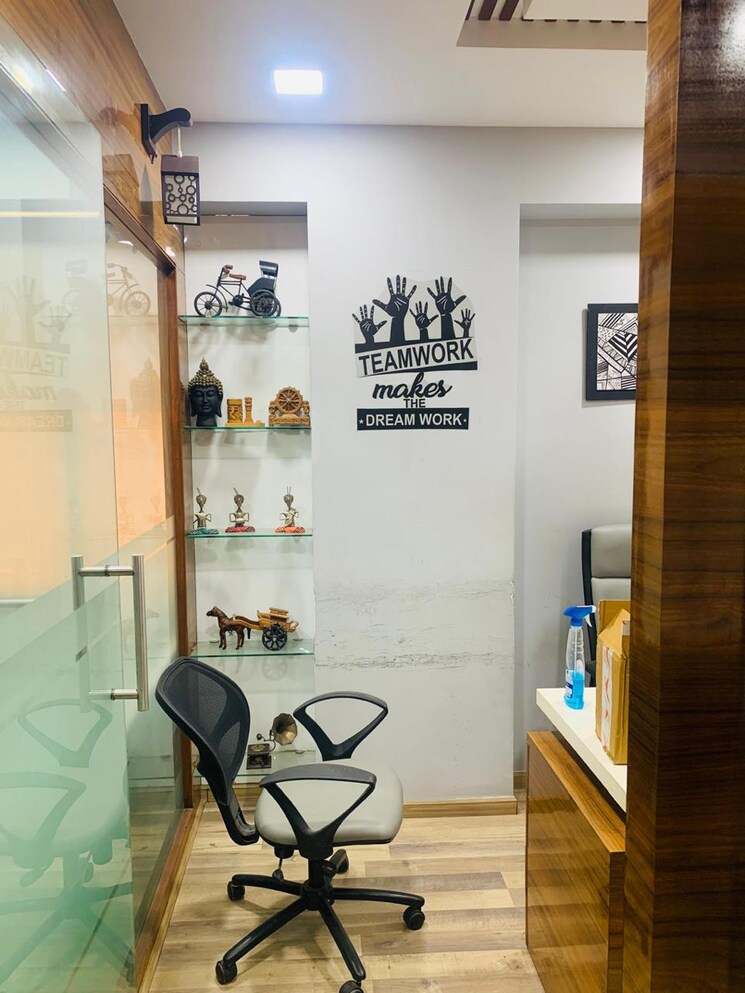 Team Area, science city Commercial Office Space in IT/SEZ 700 Sq.Ft. In Science City Ahmedabad 9240082