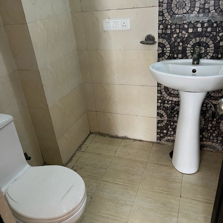 Bathroom, amrapali-zodiac 3 Bedroom 1325 Sq.Ft. Apartment In Sector 120 Noida 9240073