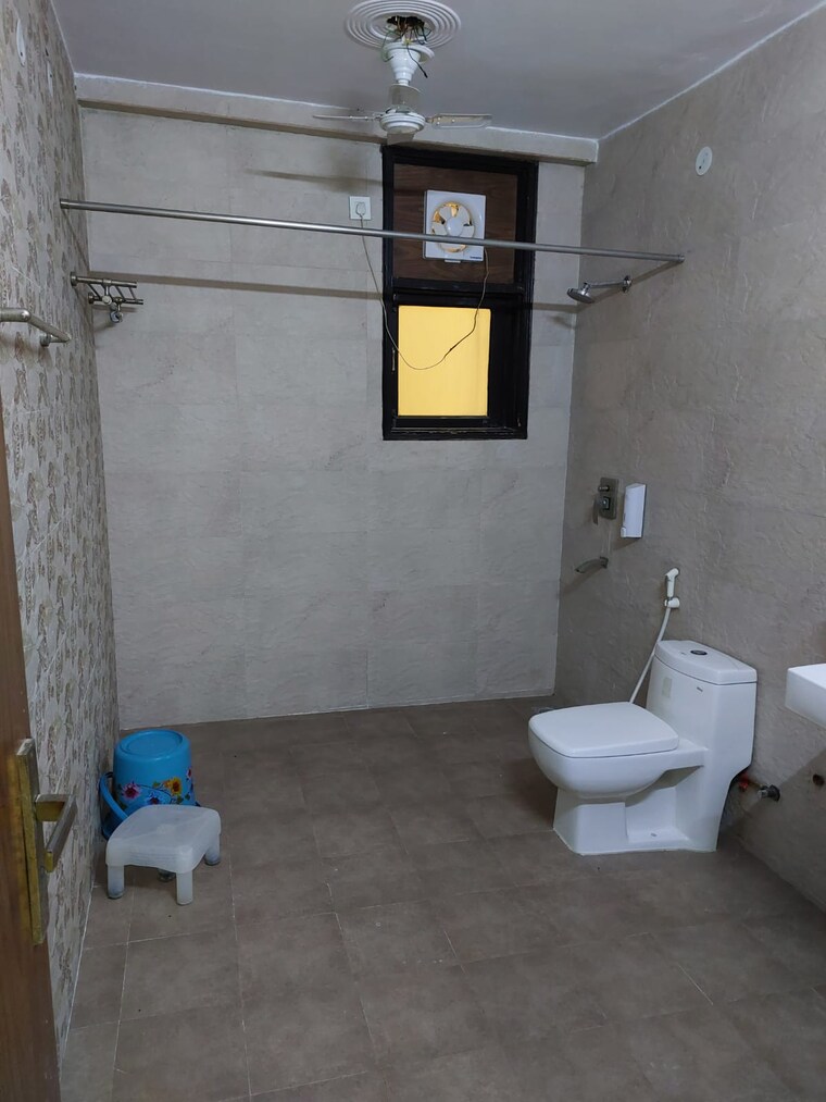 Bathroom, sultanpur 2 Bedroom 850 Sq.Ft. Builder Floor In Sultanpur Delhi 9240084