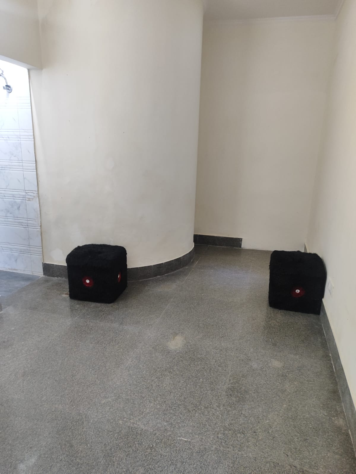 1 Rk+ Extra Room Apartment For Rent in Arun Vihar Sector 37