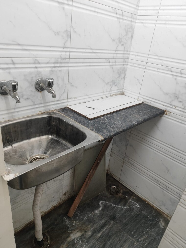 Kitchen, arun-vihar-sector-37 1 RK 300 Sq.Ft. Apartment In Sector 37 Noida 9240110