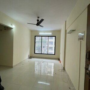 Room in 1 BHK Apartment at Goregaon East – for Rent
