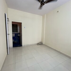 Room in 1 BHK Apartment at Goregaon East – for Rent