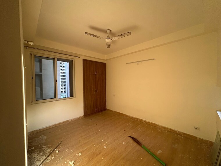 Room, ip extension 2 Bedroom 1000 Sq.Ft. Apartment In Ip Extension Delhi 9240120
