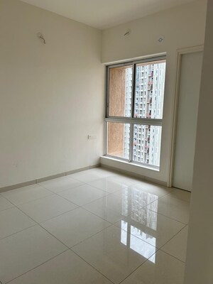 Room in 2 BHK Apartment at Godrej Green Vistas, Mahalunge – for Rent