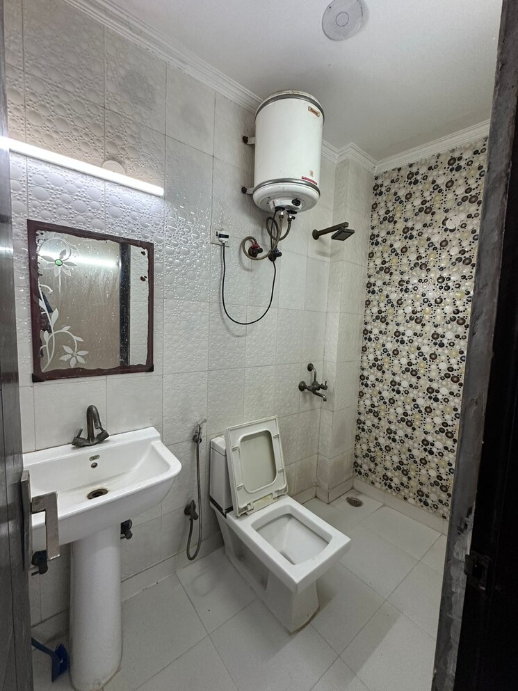 Bathroom, saket 2 Bedroom 900 Sq.Ft. Builder Floor In Saket Delhi 9240129