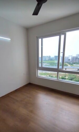 Room in 3 BHK Apartment at Hero Homes Gurgaon, Sector 104 – for Rent