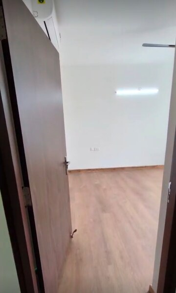 Room in 3 BHK Apartment at Hero Homes Gurgaon, Sector 104 – for Rent