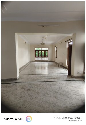 Room in 4 BHK Independent House at Gomti Nagar – for Rent