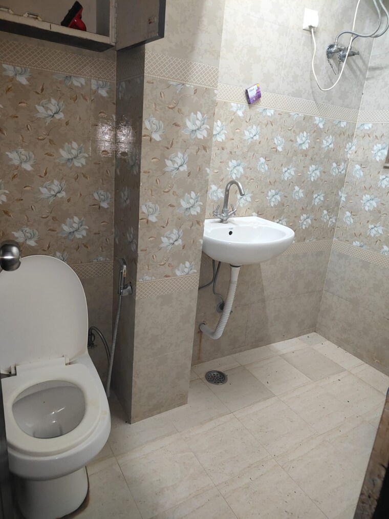 Bathroom, sector 46 2 Bedroom 1200 Sq.Ft. Builder Floor In Sector 46 Gurgaon 9240160