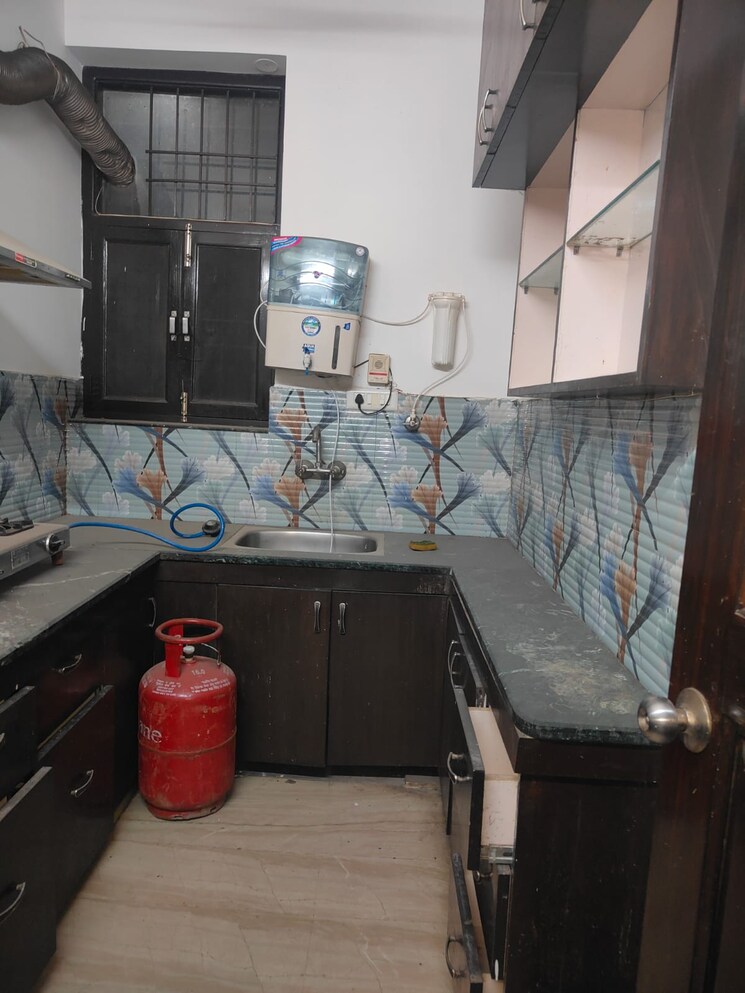 Kitchen, sector 46 2 Bedroom 1200 Sq.Ft. Builder Floor In Sector 46 Gurgaon 9240160