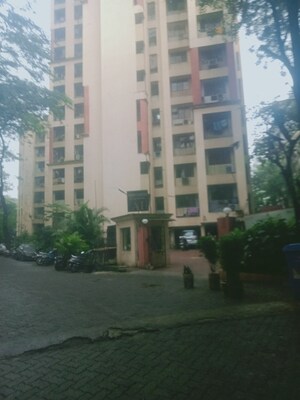 2 BHK Apartment For Rent in Riddhi Garden, Malad East