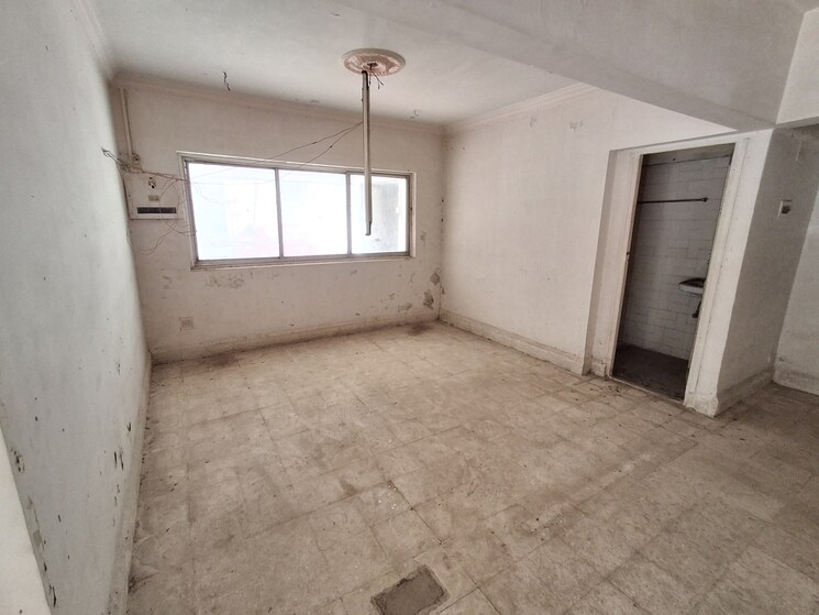 Team Area, nav jivan society Commercial Warehouse 2000 Sq.Yd. In Nav Jivan Society Mumbai 9240249