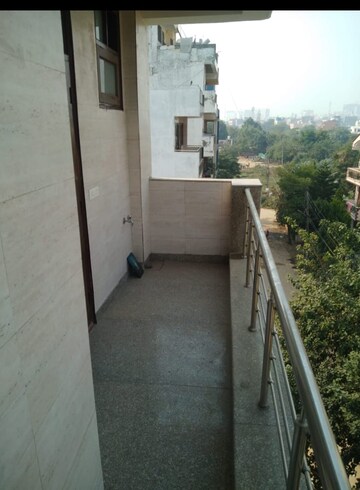 Balcony in 2 BHK Builder Floor at Sector 46 – for Rent