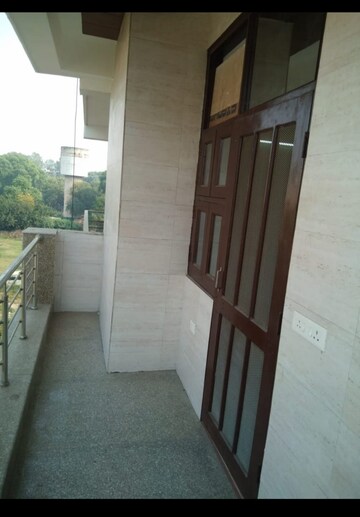 Balcony in 2 BHK Builder Floor at Sector 46 – for Rent