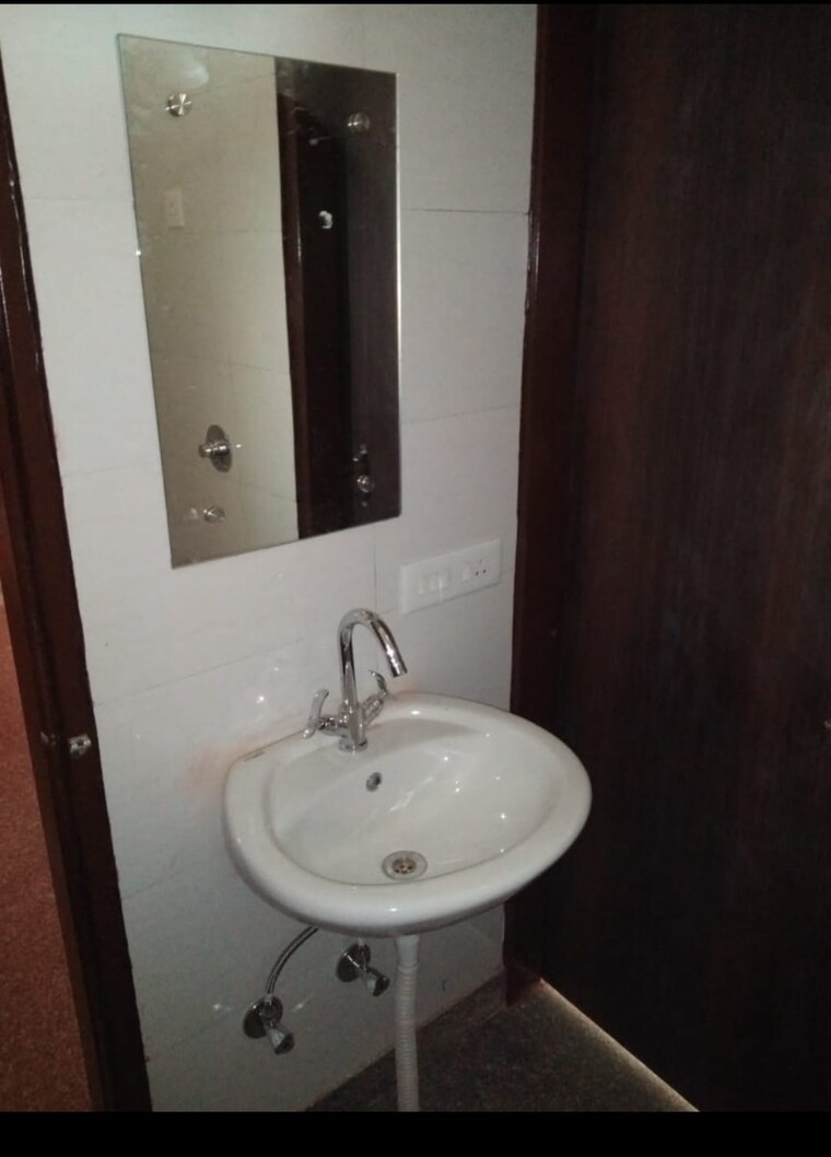 Bathroom, sector 46 2 Bedroom 1200 Sq.Ft. Builder Floor In Sector 46 Gurgaon 9240194