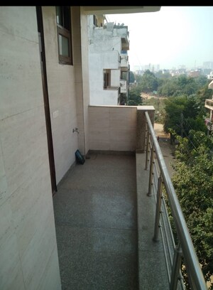 Balcony in 2 BHK Builder Floor at Sector 46 – for Rent