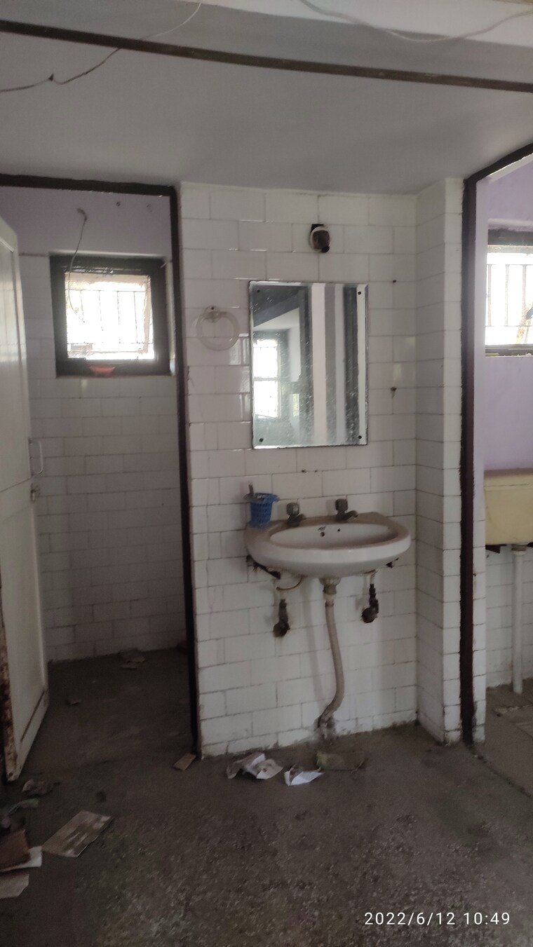 Bathroom, jagriti-apartments 1 Bedroom 600 Sq.Ft. Apartment In Sector 71 Noida 9240180