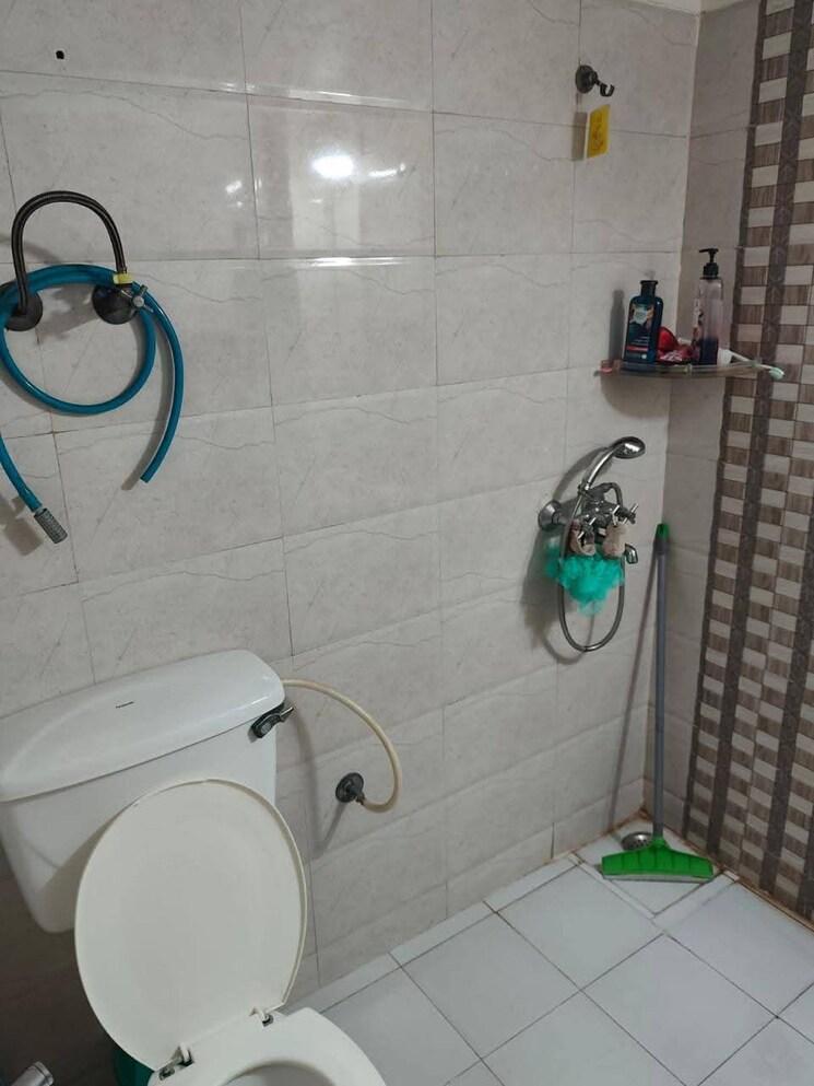 Bathroom, ip extension 2 Bedroom 1000 Sq.Ft. Apartment In Ip Extension Delhi 9240200