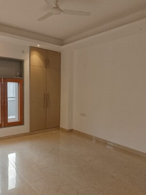 Room in 2.5 BHK Apartment at Smart World Gems, Sector 89 – for Rent