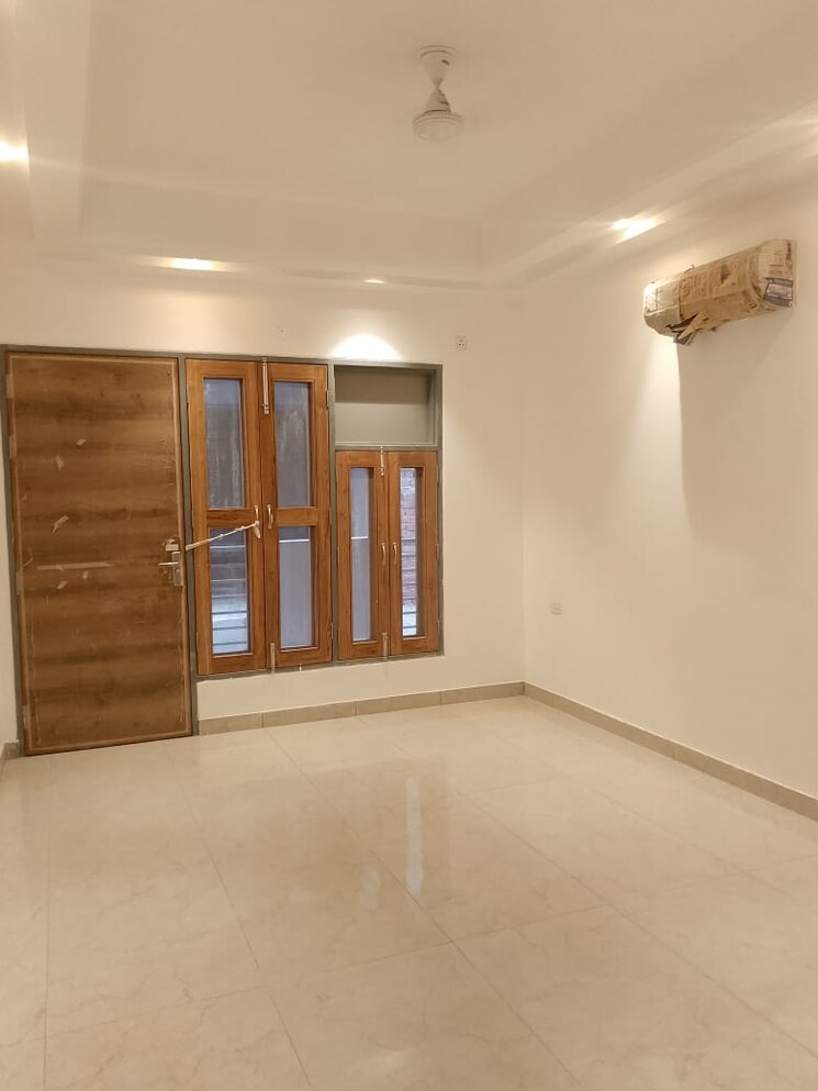 Room, smart-world-gems 2.5 Bedroom 1250 Sq.Ft. Apartment In Sector 89 Gurgaon 9240248