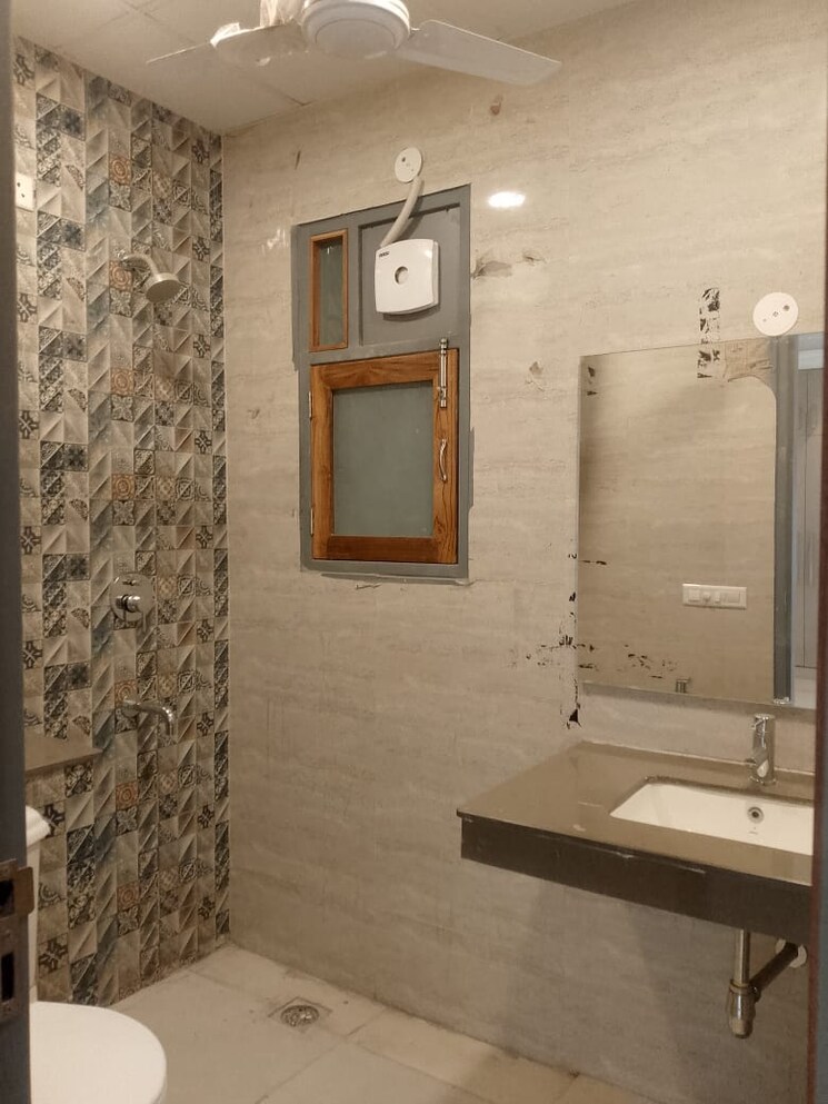 Bathroom, smart-world-gems 2.5 Bedroom 1250 Sq.Ft. Apartment In Sector 89 Gurgaon 9240248