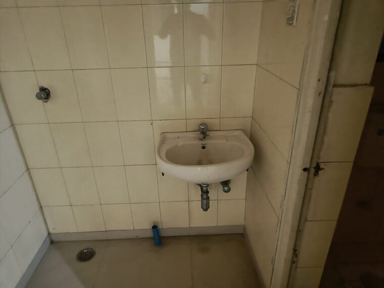 Bathroom, shreenanda-classic 2 Bedroom 1100 Sq.Ft. Apartment In Rahatani Pune 9240245