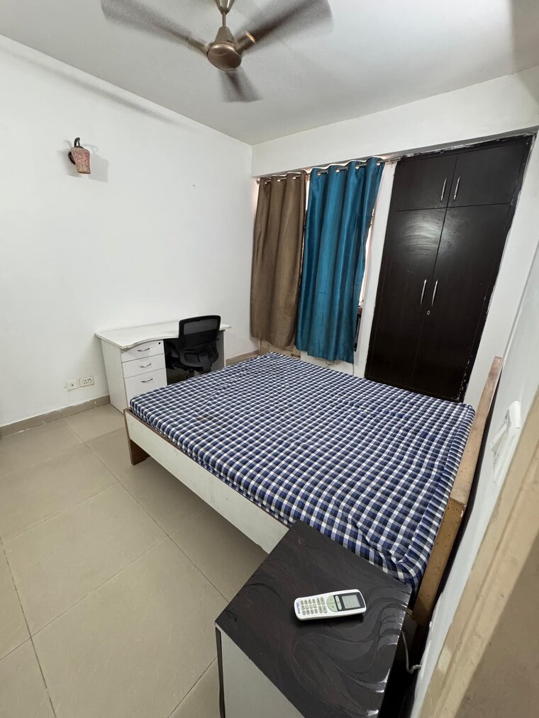 Room, ip extension 3 Bedroom 1250 Sq.Ft. Apartment In Ip Extension Delhi 9240253