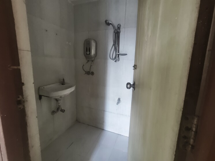 Bathroom, raunak-unnathi-greens 1 Bedroom 650 Sq.Ft. Apartment In Kasarvadavali Thane 9240283
