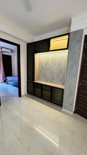 Room in 2.5 BHK Apartment at Smart World Gems, Sector 89 – for Rent